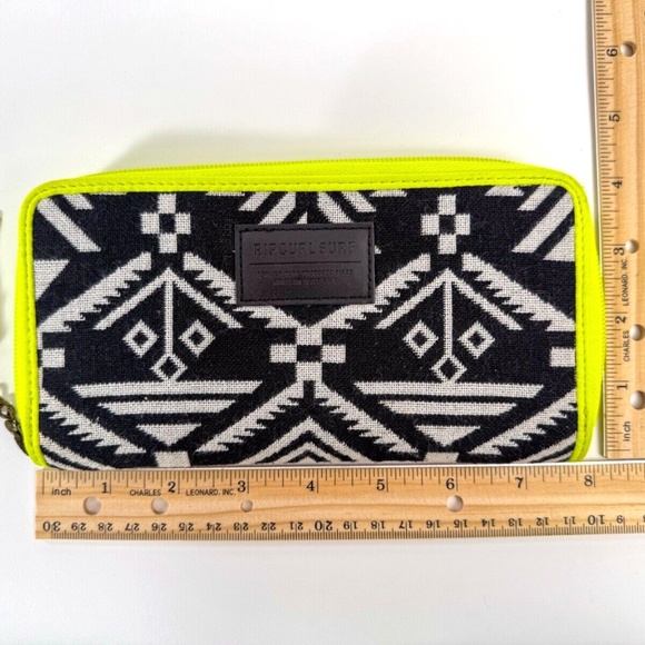 EUC Rip Curl Bonita Tribal Print Wallet Full Size Zip Closure Tassel Pull 🌿✨ - Picture 9 of 9